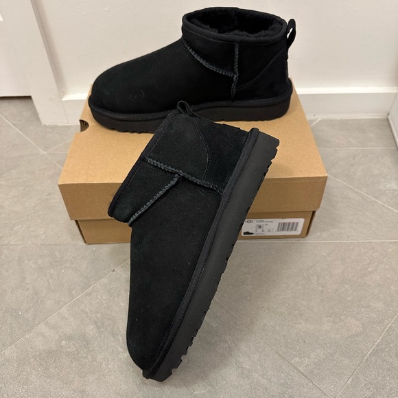 UGG Ultra Mini Boots BLACK 9 NIB